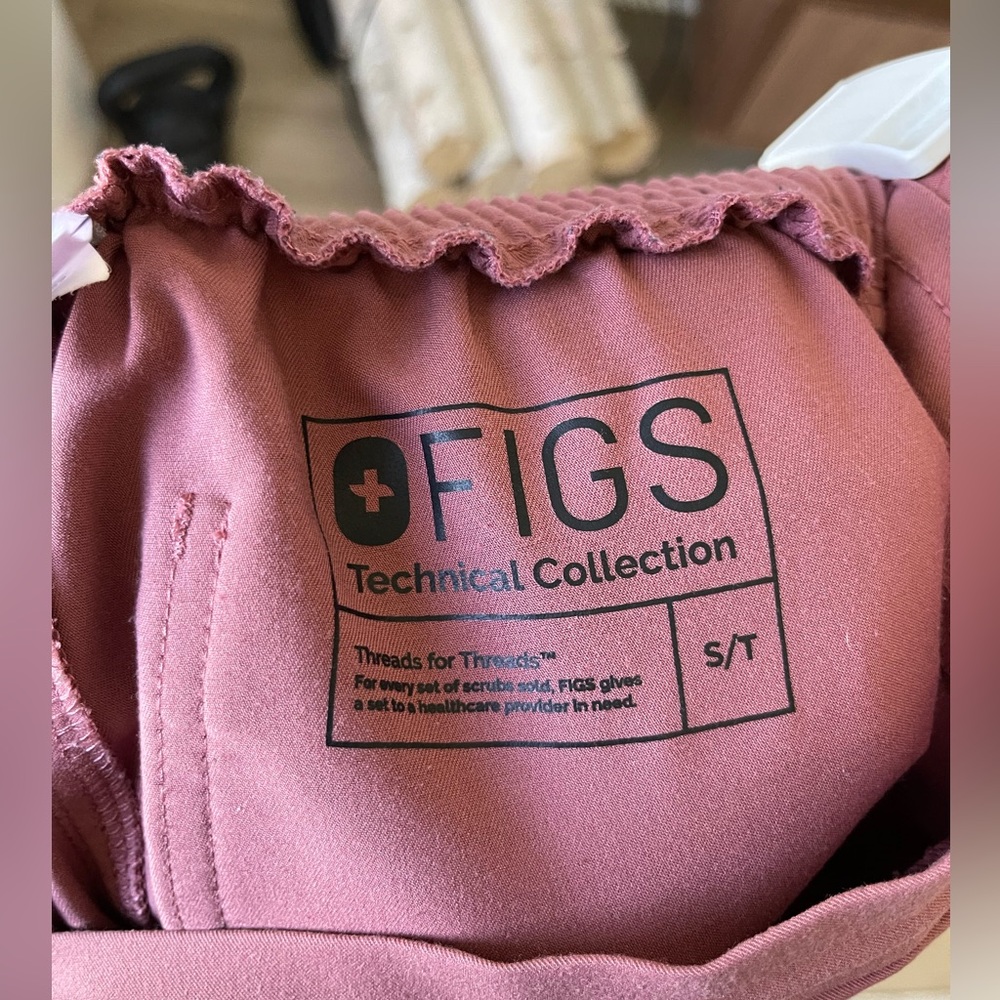 FIGS scrubs! Style: High Waisted Yola Skinny Scrub Pants